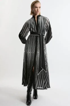 Petite Tipped Boarder Print Georgette Maxi Dress