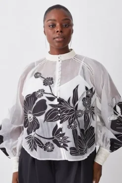 Plus Organdie Applique Buttoned Woven Blouse
