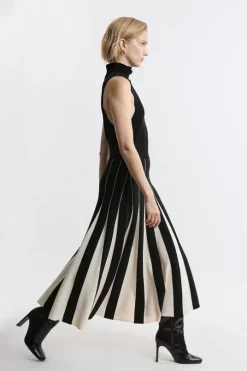 Pointelle Knit Color Blocked Pleated Skirt