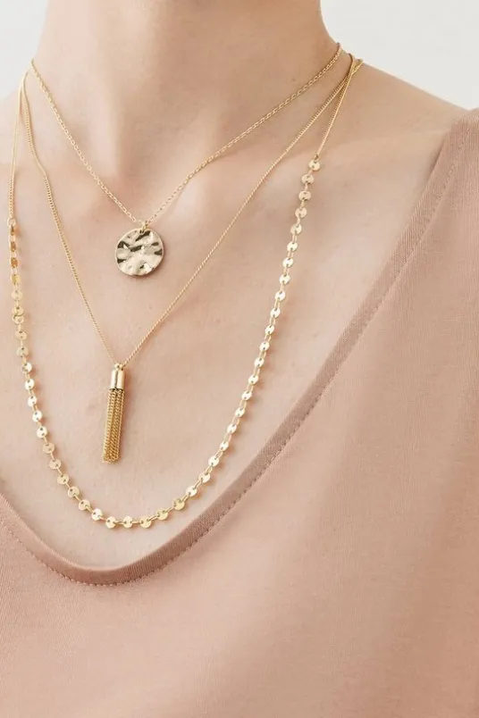 Triple Chain Detailed Necklace